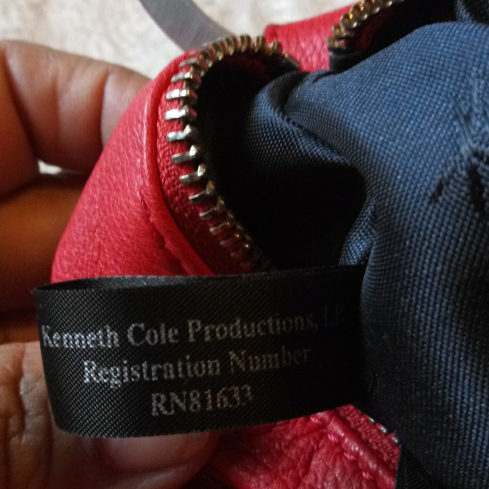 Kenneth Cole. Purse - Picture 6 of 8